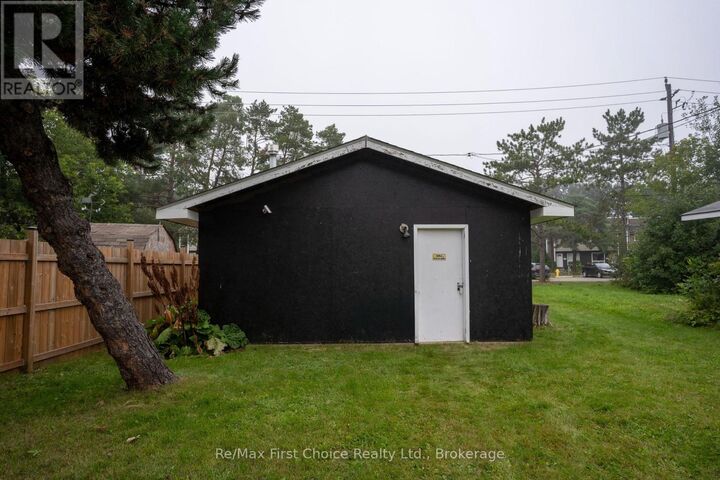 Property Photo:  271 West Christina Street West  ON P7E 4P5 