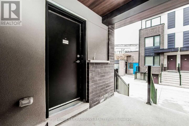 Property Photo: 142 William Duncan Road 18 ON M3K 0C1