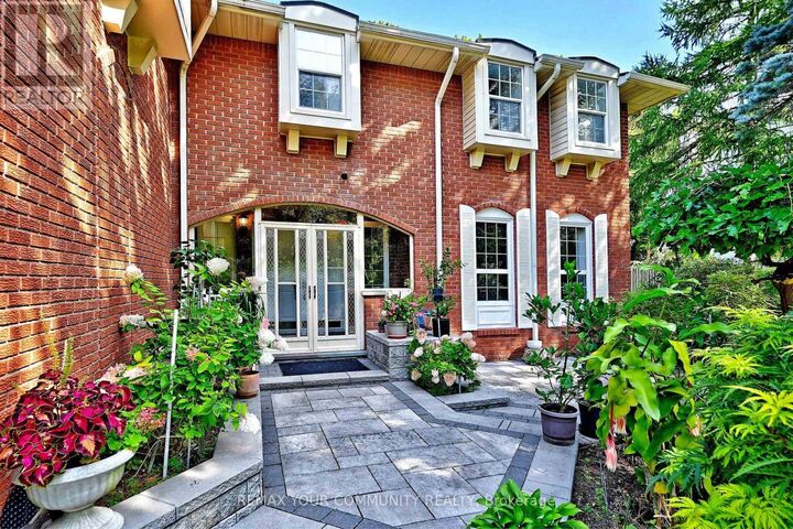 Property Photo:  88 Cambridge Crescent  ON L4C 6G2 