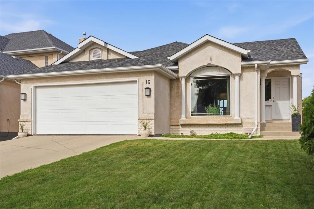 Property Photo: 16 Copperstone Crescent MB R2J 4G4