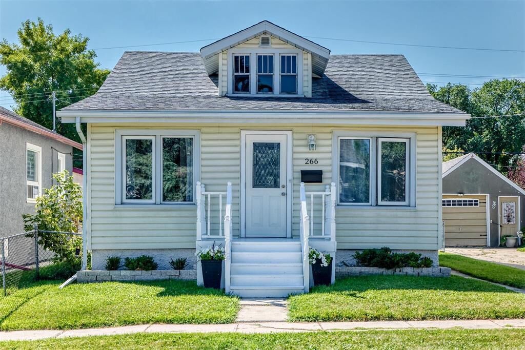 Property Photo:  266 Sydney Avenue  MB R2K 1B6 