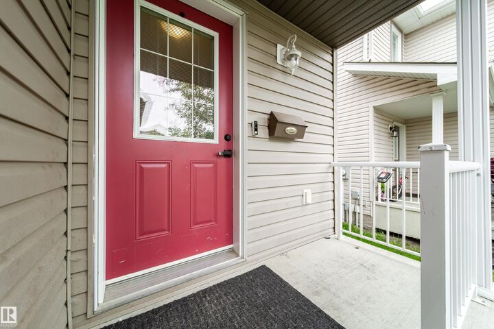 Property Photo:  1679 Melrose Place SW  AB T6W 1X6 