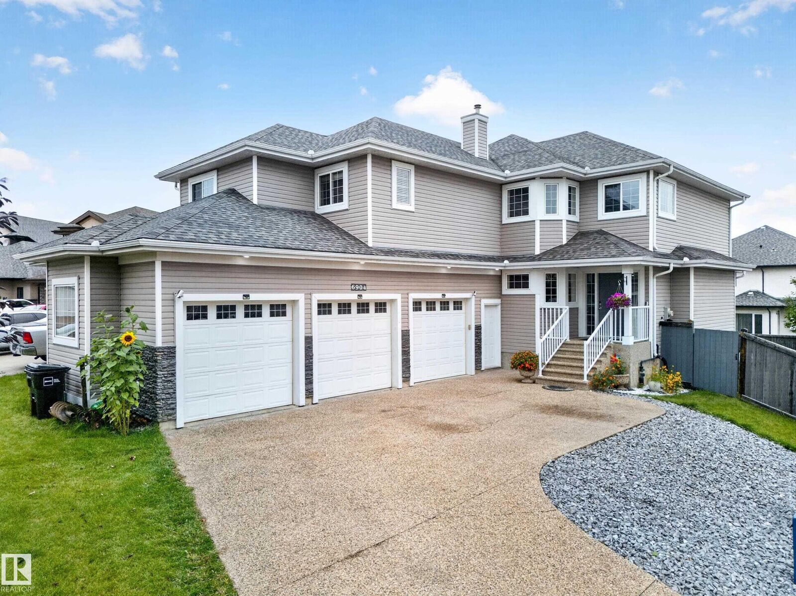 Property Photo:  6904 18 Avenue SW  AB T6X 0C9 