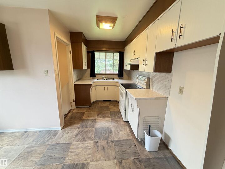 Property Photo:  10368 108 Avenue  AB T7P 1J3 
