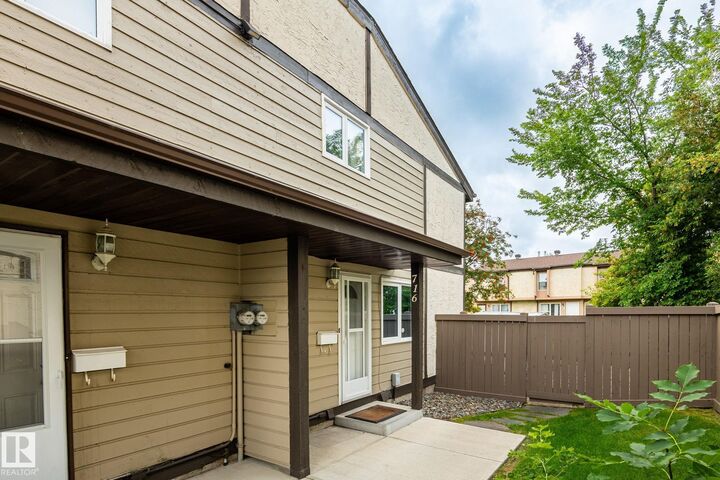 Property Photo:  716 Clareview Rd NW  AB T5A 4J7 