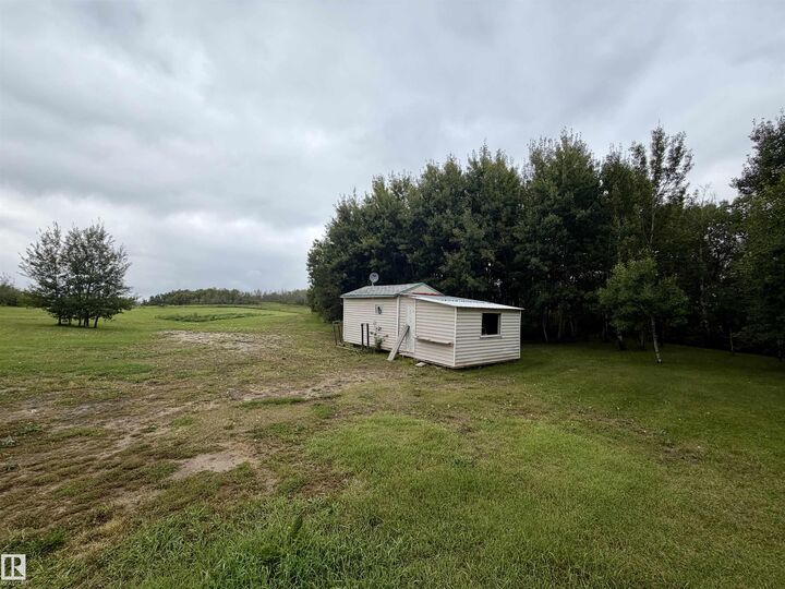 Property Photo:  254064 Twp Road 454  AB T0C 1H0 