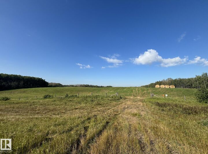 Property Photo:  NE 1-51-23-4  AB T8B 1K5 