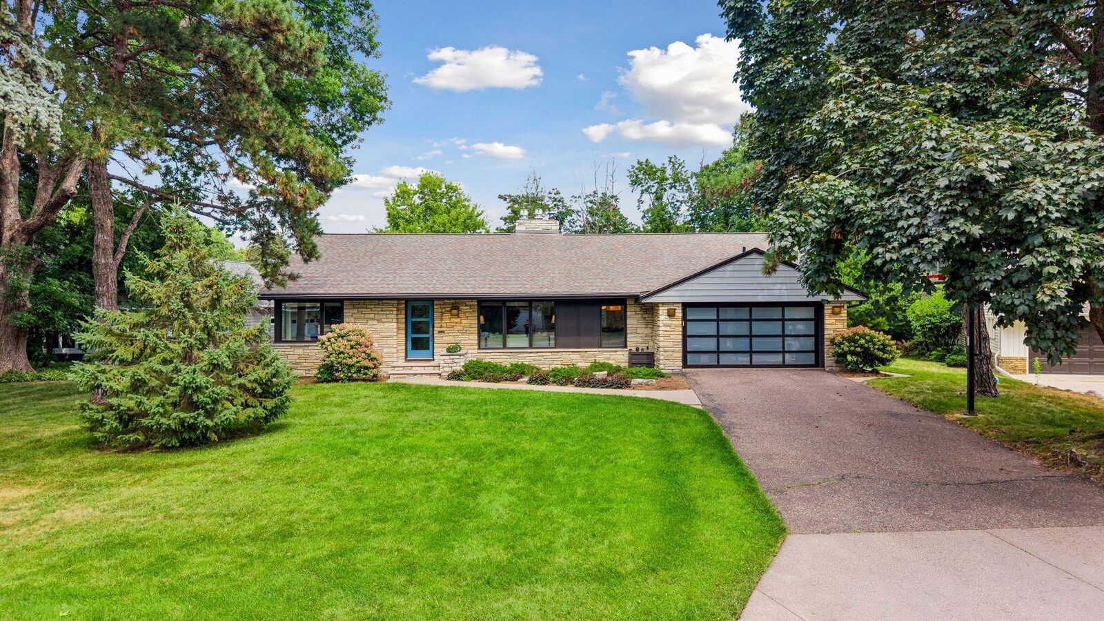 Property Photo: 2096 Lower Saint Dennis Road MN 55116