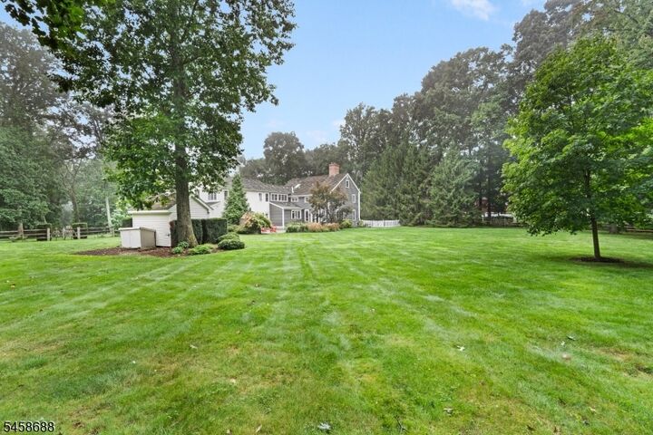 Property Photo:  7 Red Oak Row  NJ 07930 
