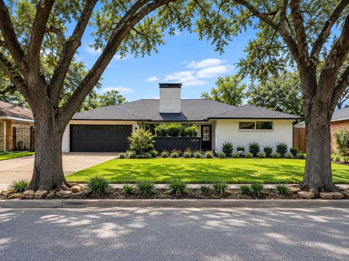 Property Photo:  10819 Oasis Drive  TX 77096 
