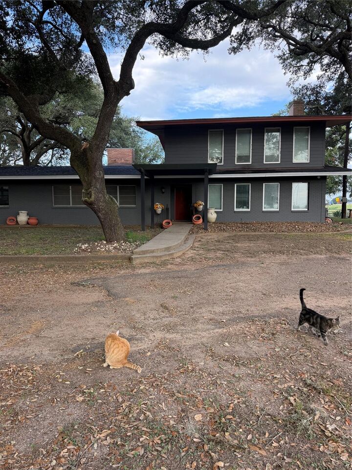 Property Photo:  100 Evans Street  TX 78935 