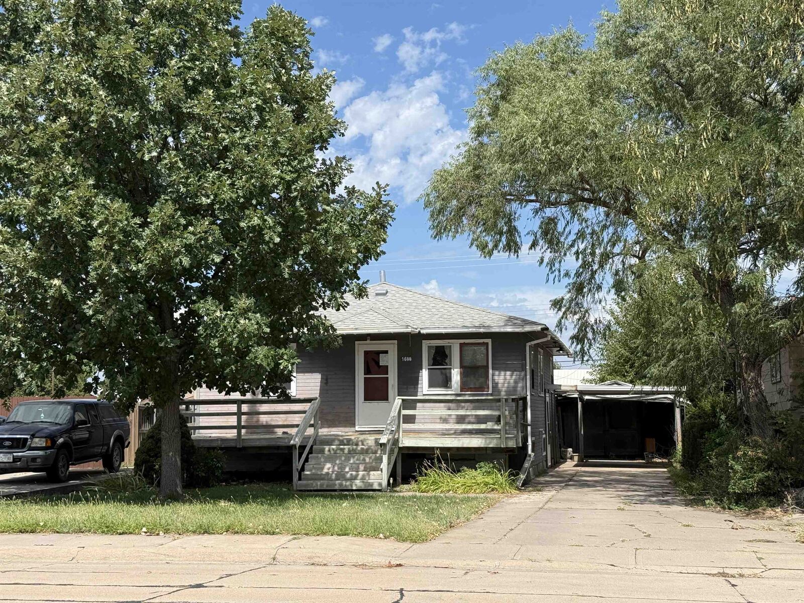 Property Photo:  1611 Burlington Blvd  NE 69101 