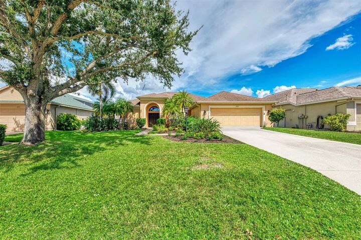 Property Photo:  6721 Carlyle Lane  FL 34243 