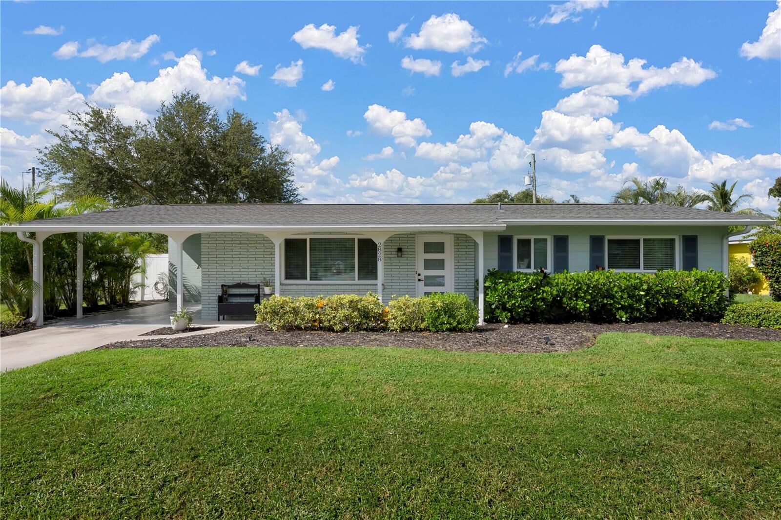 Property Photo: 2828 Gulf Gate Drive FL 34231