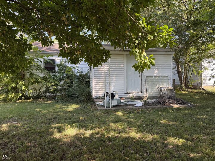 Property Photo:  1640 Meridian Street  IN 47201 