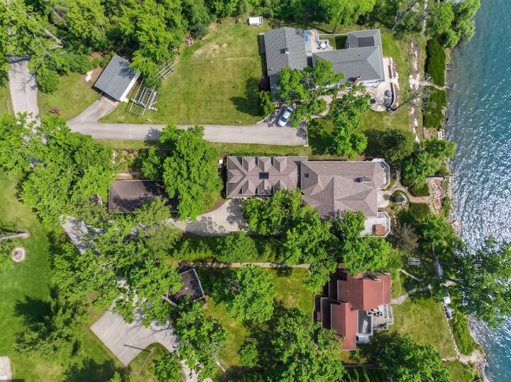 Property Photo:  2718 Willow Point Dr  WI 53115 
