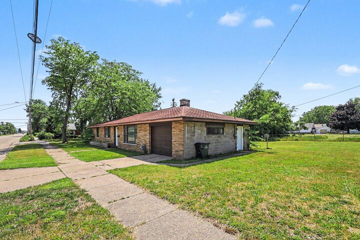 Property Photo:  1635 Roberts Street  MI 49442 