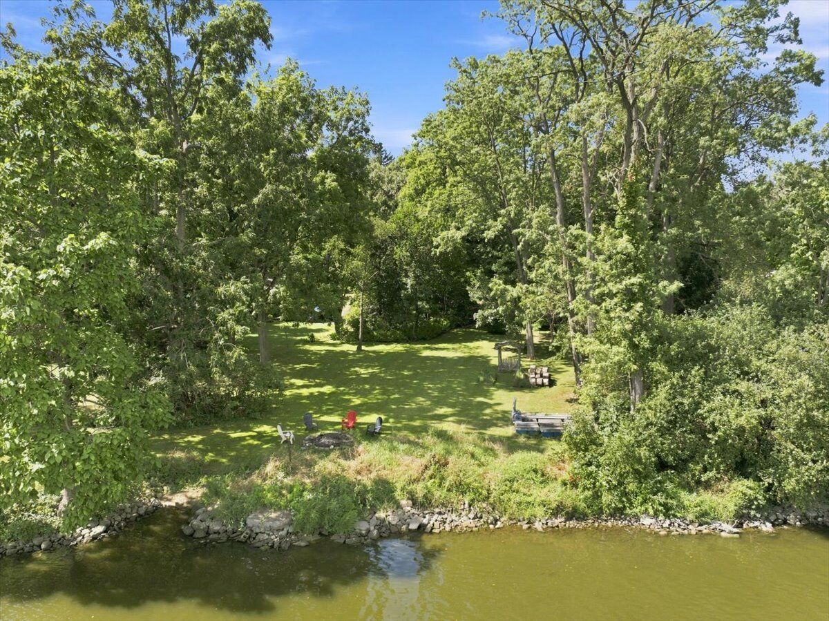 Property Photo:  6N477 Il Route 31  IL 60174 