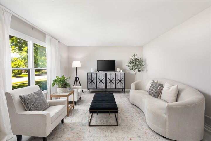 Property Photo: 5 Redstart Road IL 60565