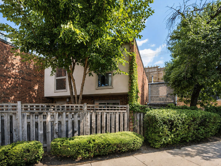 Property Photo:  2121 N Lincoln Avenue 2121  IL 60614 