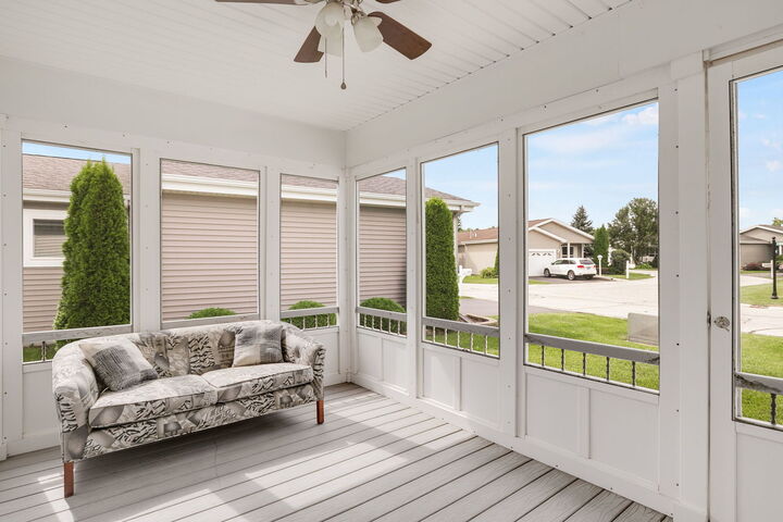 Property Photo:  1403 Equestrian Drive  IL 60030 