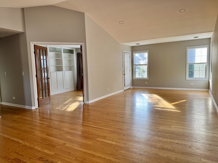 Property Photo: 200 Chesterfield Court D IL 60193