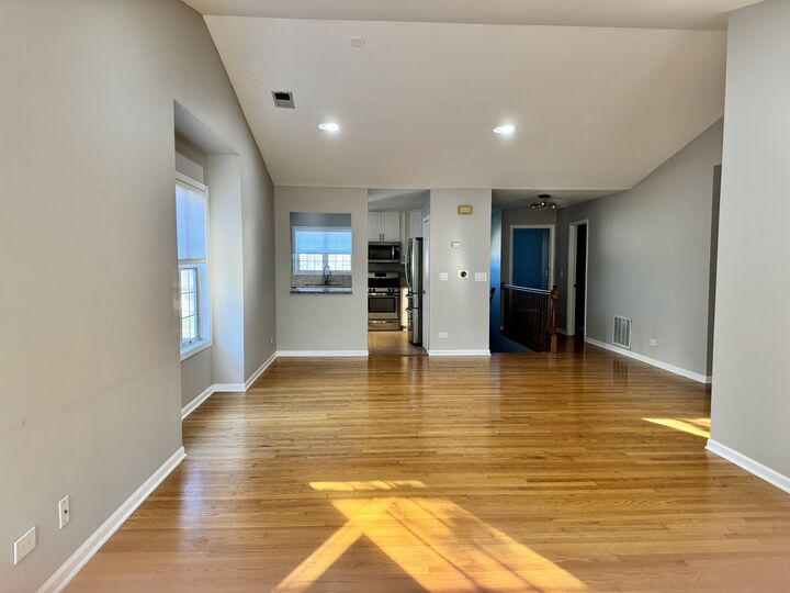 Property Photo:  200 Chesterfield Court D  IL 60193 