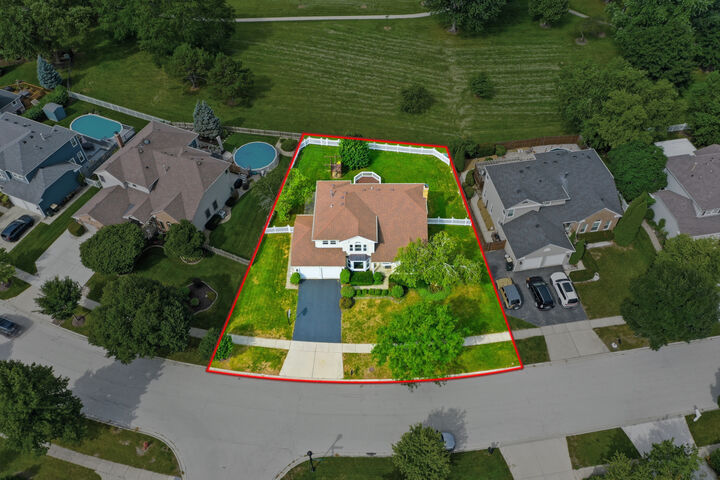 Property Photo:  450 Potomac Lane  IL 60007 