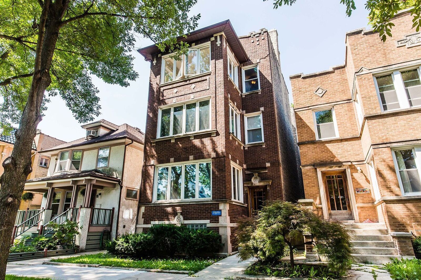 Property Photo:  4724 N Sacramento Avenue  IL 60625 