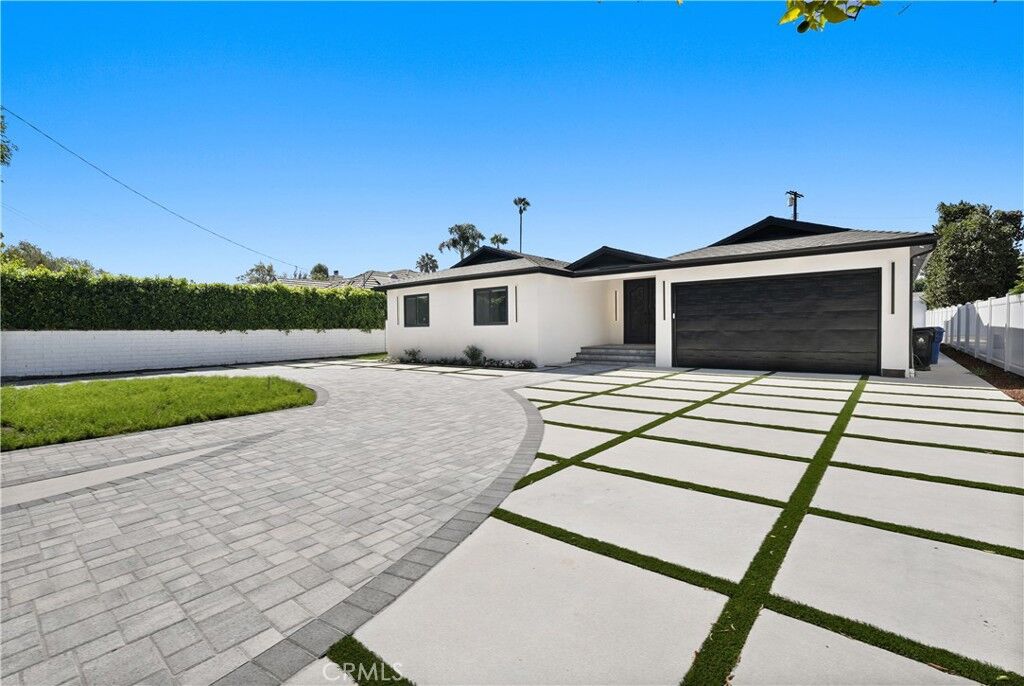 Property Photo:  16158 Magnolia  CA 91436 
