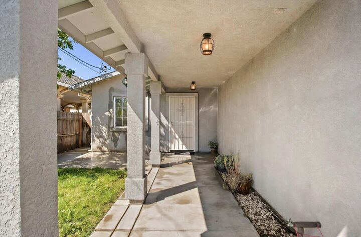 Property Photo:  903 Bird Avenue  CA 95215 