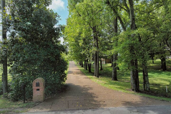 Property Photo:  507 Menees Ln  TN 37115 