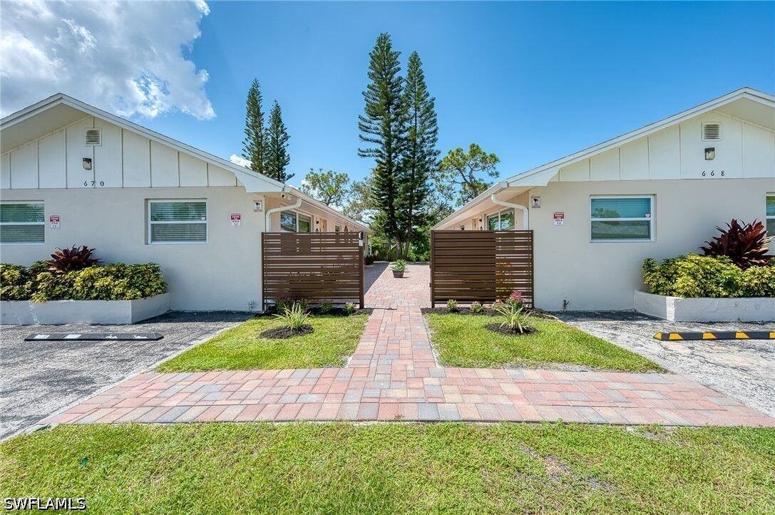 Property Photo:  668 97th Avenue N  FL 34108 