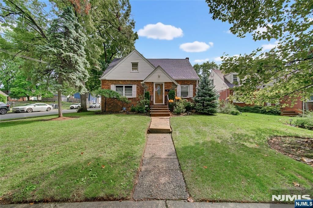 Property Photo:  83 Fairfield Street  NJ 07631 