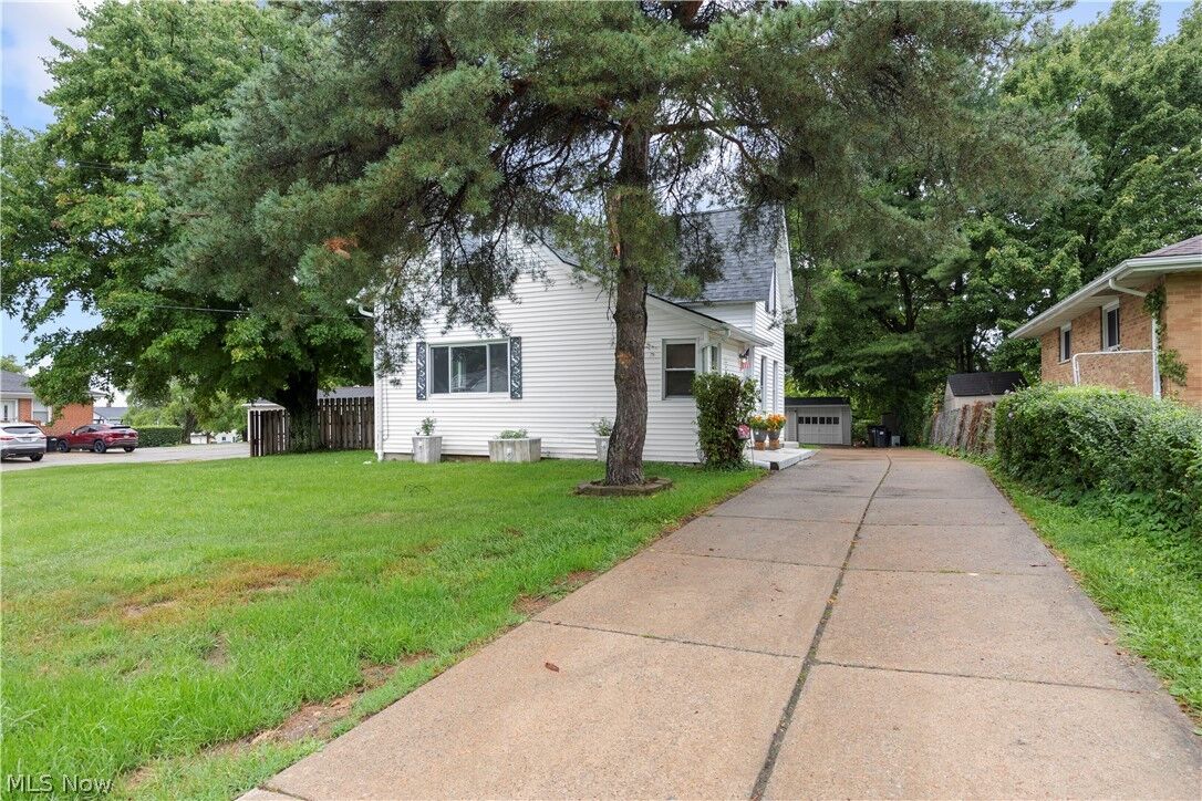 Property Photo:  7540 State Road  OH 44134 
