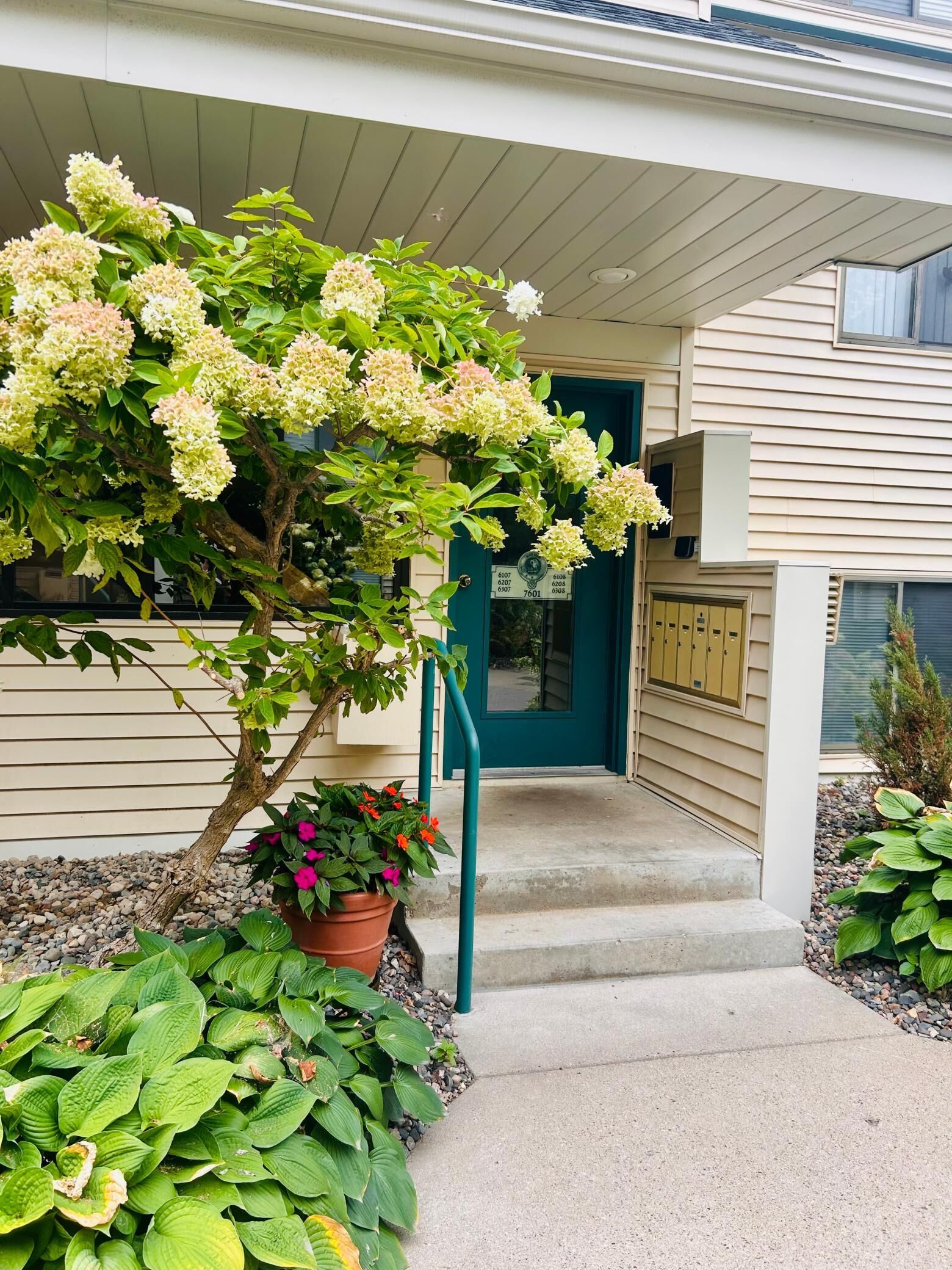 Property Photo:  7601 Edinborough Way 6308  MN 55435 
