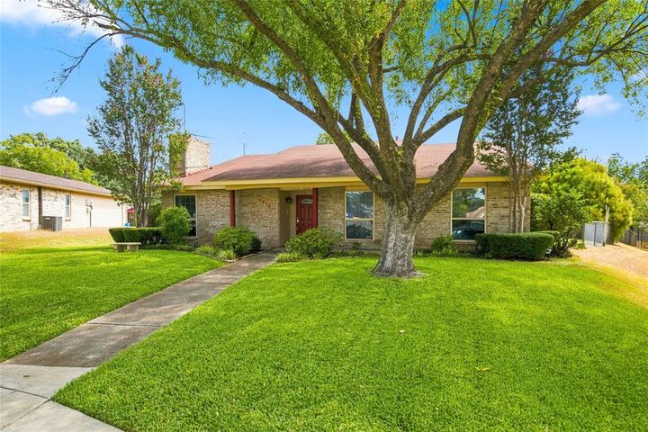 Property Photo:  1519 Cardinal Circle  TX 75067 