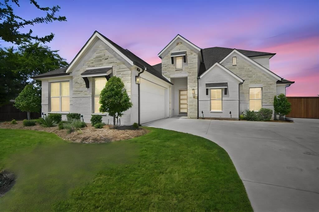 Property Photo:  801 Brandi Ridge Drive  TX 76065 