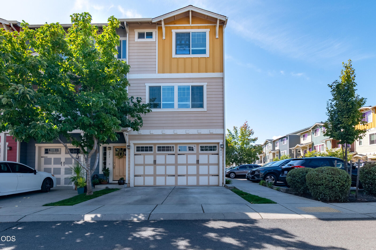 Property Photo: 811 Overcup Street OR 97501