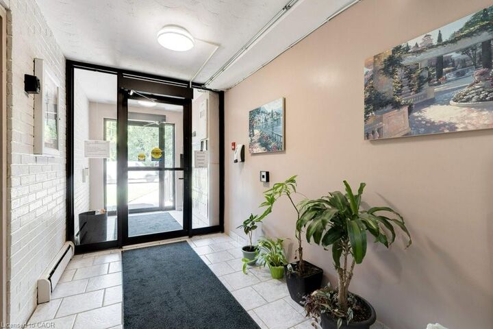 Property Photo:  2373 King Street E 17  ON L8K 1X9 