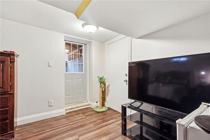 Property Photo:  195 Victoria Street N Basement  ON N2H 5C5 