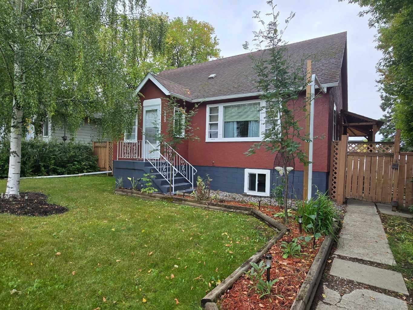 Property Photo:  5033 6 Avenue  AB T7E 1N7 