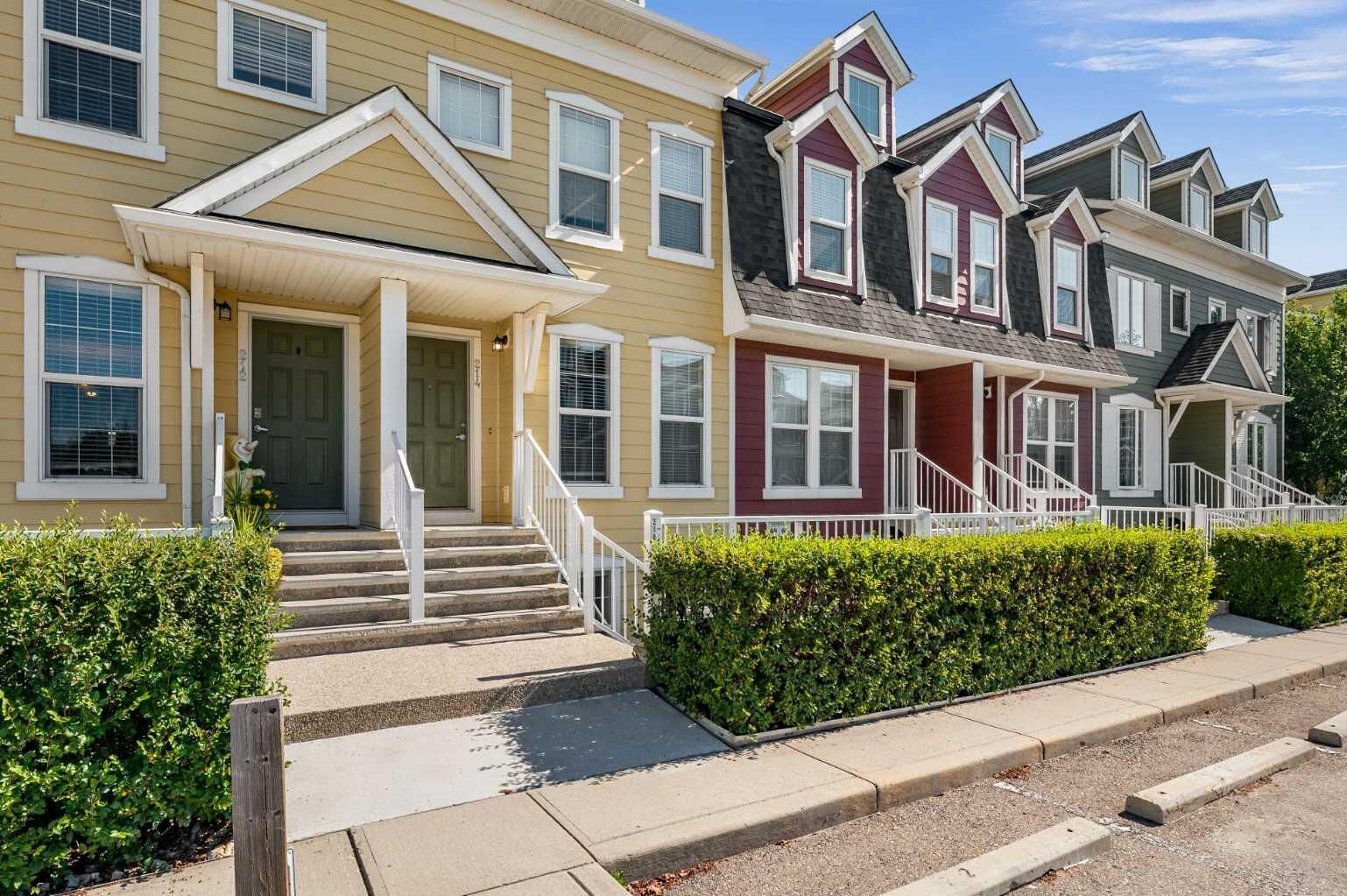 Property Photo:  216 McKenzie Towne Close SE  AB T2Z 1A9 