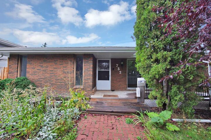 Property Photo:  732 Sabrina Road SW  AB T2W 0P3 