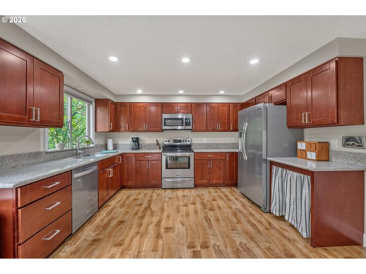 Property Photo:  4521 SW Brugger St  OR 97219 