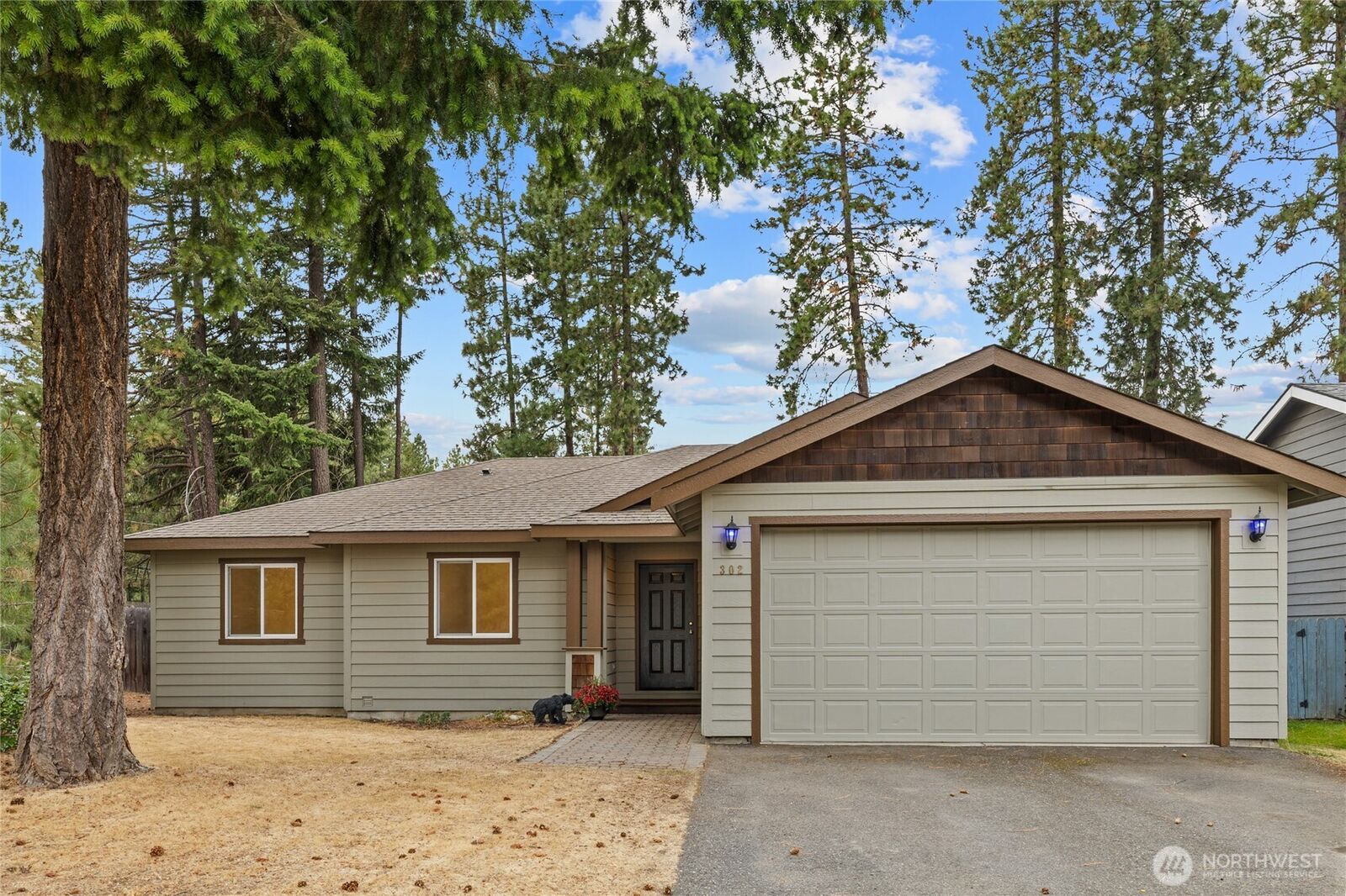 Property Photo: 302 Denny Avenue WA 98922