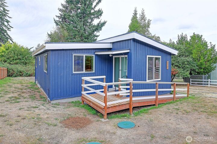Property Photo: 921 James Way WA 98282
