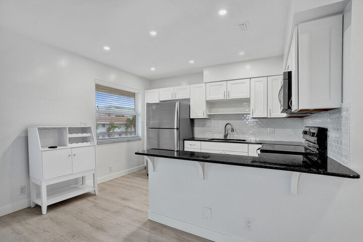 Property Photo:  2862 NE 32nd Street #13  FL 33306 