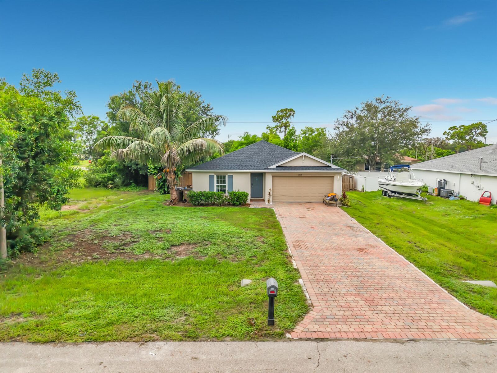 Property Photo:  4306 NE 24th Place  FL 33909 