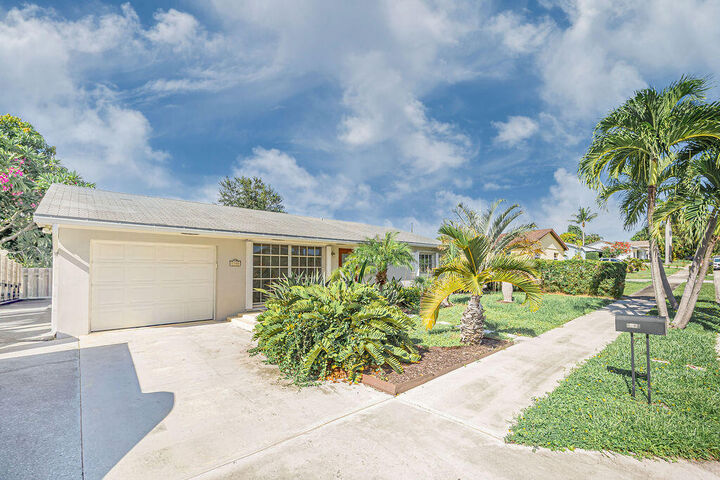 Property Photo: 1750 16th Avenue N FL 33460